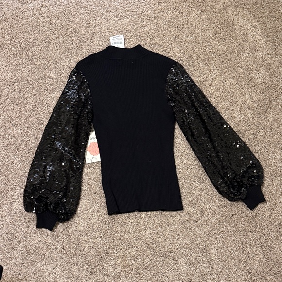 Chic Black Sequin Sleeve Blouse - Picture 5 of 6